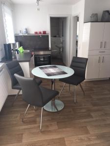 a kitchen with a table and chairs in a room at Ferienhaus an der Selke in Meisdorf