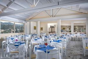 Reštaurácia alebo iné gastronomické zariadenie v ubytovaní Alexander House Hotel