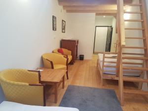 A seating area at Hotel Bristol