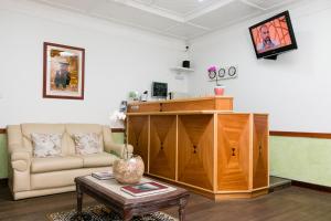 a living room with a couch and a table at Hotel Residenza - 400m do inicio da Av Paulista e Metrô Paraiso in Sao Paulo