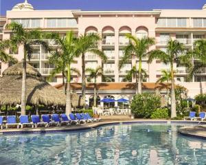 Palm Beach Shores Resort and Vacation Villas 내부 또는 인근 수영장