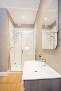 Crown Apartment