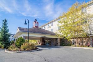 a building with a street light in front of it at Berkshire Mountain Lodge in Pittsfield