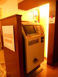 a video game machine in a room with a sign at Hotel Mare (Adult Only) in Akashi