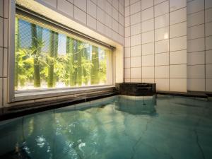 Bazén v ubytování Super Hotel Yokkaichi Route 1 nebo v jeho okolí