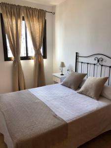 Ένα ή περισσότερα κρεβάτια σε δωμάτιο στο Apartamentos Ajabo Adeje