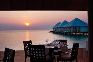 
A restaurant or other place to eat at Diamonds Athuruga Maldives Resort & SPA
