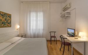 Postel nebo postele na pokoji v ubytování Hotel Cecile