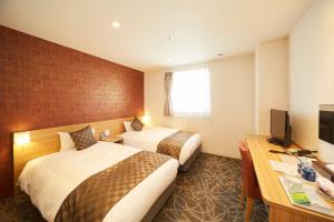 Postel nebo postele na pokoji v ubytování Sakura Garden Hotel