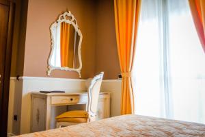 Postel nebo postele na pokoji v ubytování Hotel Confine
