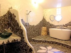 a bathroom with a sink and a bath tub at Taketomijima Akaneya in Taketomi