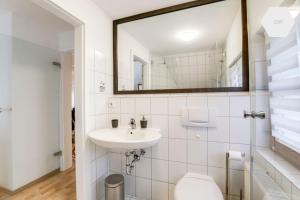 Et badeværelse på Apartment 81 qm, Messe/Exhibition Center + 38 billeder