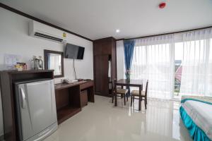 TV a/nebo společenská místnost v ubytování Baan Pattamaporn