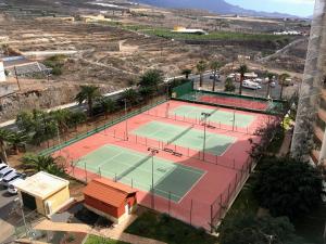Residence Marazul del Surの敷地内または近くにあるテニス施設またはスカッシュ施設