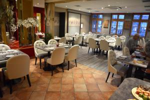 Gallery image of Hotel Cath&eacute;drale in Strasbourg