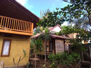 Bangunan di mana terletaknya rumah tamu ini
