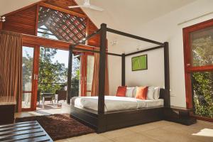 Postel nebo postele na pokoji v ubytování The Birchwood Retreat, Madikeri + 37 fotografií