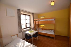 Ein Etagenbett oder Etagenbetten in einem Zimmer der Unterkunft Stiftsberg - Bildungs- und Freizeitzentrum