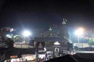 a group of people standing in front of a temple at night at Hotel Sai Yatri in Trimbak