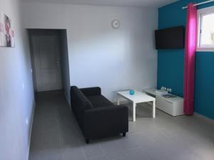 TV a/nebo společenská místnost v ubytování Le Domaine Turquoise