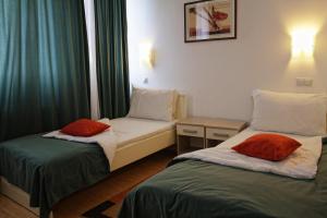 Giường trong phòng chung tại Garni Hotel Hamburg