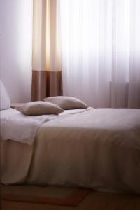 Giường trong phòng chung tại Garni Hotel Hamburg