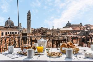 a table with food and a view of the city at Ca' Del Pittore Terrace in Venice