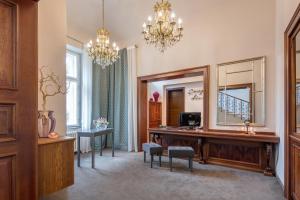 TV a/nebo společenská místnost v ubytování Boutique Hotel Klarov