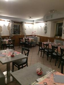 Restaurace v ubytování Sarl Macarena + 37 fotografií
