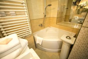 Koupelna v ubytování Hotel Fortuna