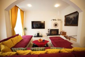 A television and/or entertainment centre at Hotel Bristol
