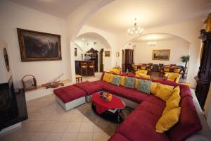 A seating area at Hotel Bristol
