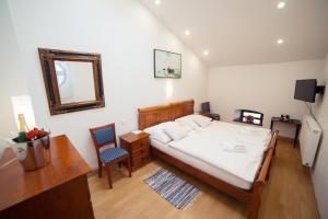 A bed or beds in a room at Hotel Bristol