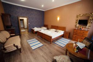 A bed or beds in a room at Hotel Bristol