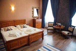A bed or beds in a room at Hotel Bristol