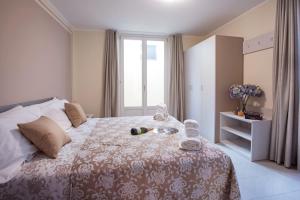 Letto o letti in una camera di Ossuccio Grande C home with pool sleeps 12 by Italian Apartments