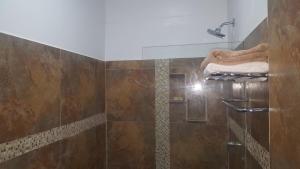 Ein Badezimmer in der Unterkunft DB Tower Vacation Rental