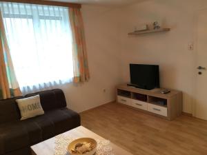 TV a/nebo společenská místnost v ubytování Ferienwohnung Piontek