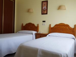 Łóżko lub łóżka w pokoju w obiekcie Hotel La Costera