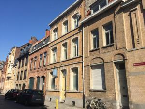 Hoone, kus hommikusöögiga majutusasutus asub