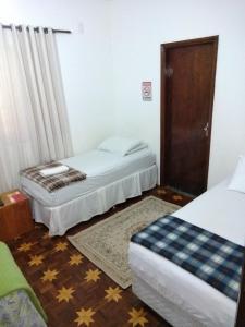 A bed or beds in a room at Ipê Rosa Hotel