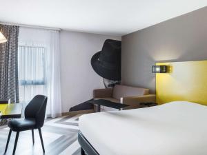 Rúm í herbergi á Ibis Styles Nice Centre Port
