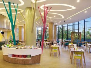 Restoran või mõni muu söögikoht majutusasutuses Ibis Styles Bogor Raya