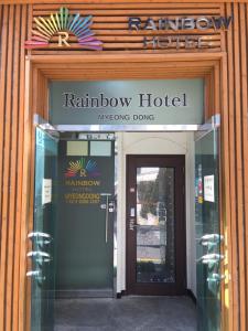 En logo, et sertifikat eller et firmaskilt på Rainbow Hotel Myeongdong