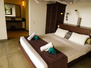 Letto o letti in una camera di Little Tamarind