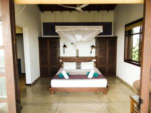 Letto o letti in una camera di Little Tamarind
