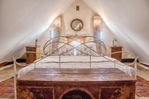 a bedroom with a metal bed with a wooden table at Dominic Boutique - Casa Mare in Cloaşterf