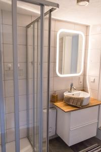 Kylpyhuone majoituspaikassa Loft Apartment Limburg