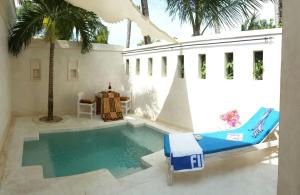 Bazén v ubytování The Villa Luxury Suites Hotel nebo v jeho okolí