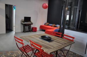 a room with a table and chairs and a couch at Rouge Pompon in Mèze